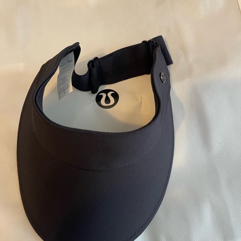 Lululemon hat one size adjustable